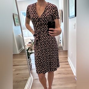 Diane von Furstenberg 100% silk Wrap dress